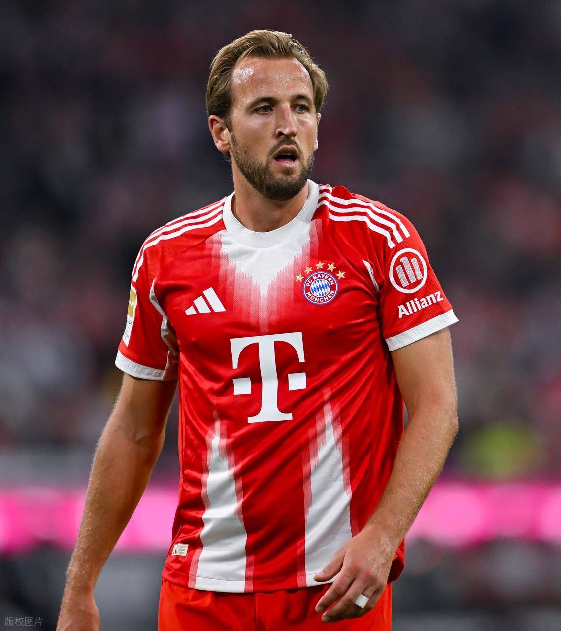 拜仁慕尼黑德甲击败奥格斯堡凯恩关键进球(拜仁慕尼黑专用足球) 拜仁慕尼黑德甲击败奥格斯堡凯恩关键进球(拜仁慕尼黑专用足球)